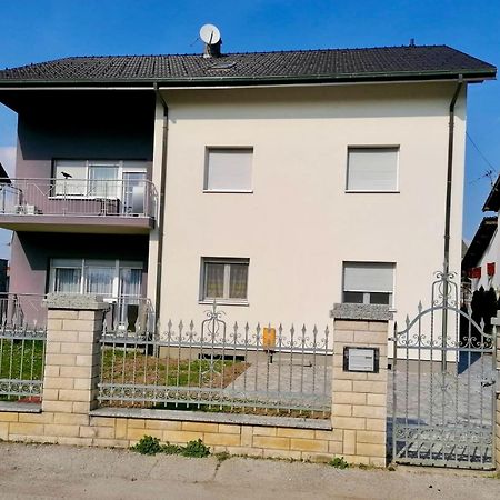 Apartman Tony Deluxe Near Zagreb Airport เวลิคาโกริตซา ภายนอก รูปภาพ